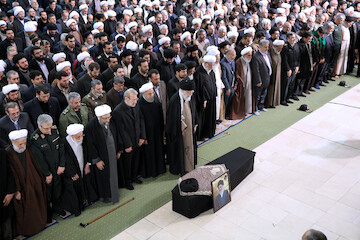 Imam Khamenei led the funeral prayer for Ayatollah Hashemi Shahroudi 