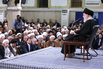 Thousands of people of Qom met with Ayatollah Khamenei