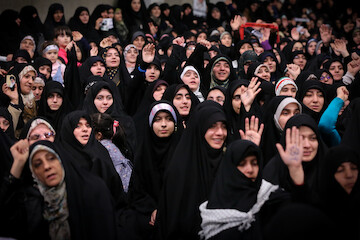 Thousands meet with Ayatollah Khamenei to mark anniversary of 1978 Tabriz Uprising