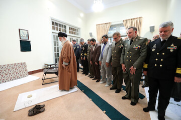 Ayatollah Khamenei receives IRI Army's commanders and senior official