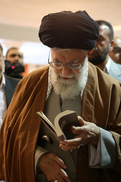Ayatollah Khamenei visited Tehran’s 32nd International Book Fair
