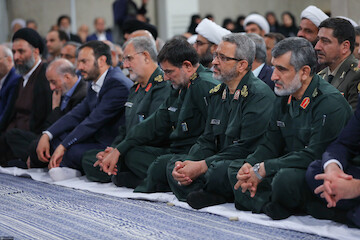 Government officials and activists met with Ayatollah Khamenei