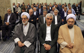 Ayatollah Khamenei meets with a group of officials and ambassadors from Islamic countries