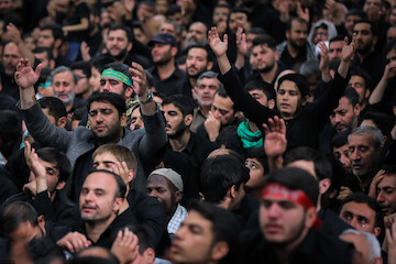 Imam Khamenei attends the last night of mourning ceremonies for Muharram 2019