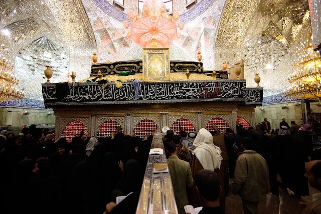 Prayers at the tomb of Imam Hussain hq