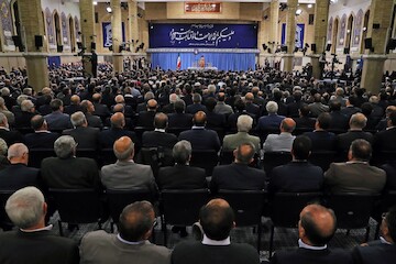 Imam Khamenei met with economic activists, entrepreneurs and product producers