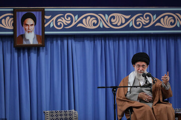 Imam Khamenei met with economic activists, entrepreneurs and producers