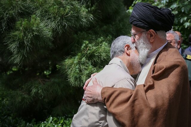 Imam Khamenei, Sepahbod Soleimani 