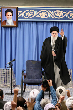 housands of people of Qom met with Imam Khamenei