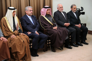 Imam Khamenei met with the Emir of Qatar