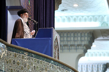 Imam Khamenei led the Friday prayers