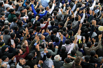 Thousands meet with Ayatollah Khamenei to mark anniversary of 1978 Tabriz Uprising
