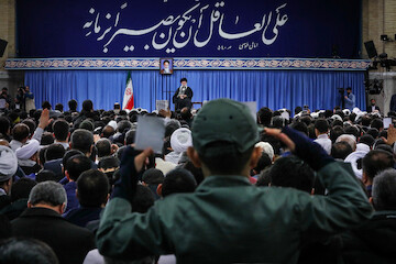 Thousands meet with Imam Khamenei to mark anniversary of 1978 Tabriz Uprising
