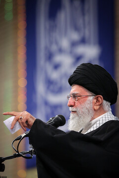 Thousands meet with Imam Khamenei to mark anniversary of 1978 Tabriz Uprising
