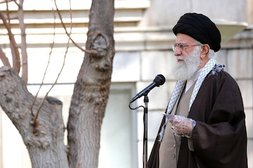 On National Week of Natural Resources, Ayatollah Khamenei planted tree saplings