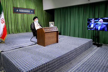 The Chairman of the Majlis and MPs met with Imam Khamenei