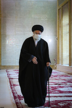 Imam Khamenei paid tribute to Imam Khomeini and the martyrs