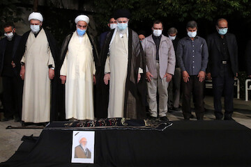 Imam Khamenei led the funeral prayer for Ayatollah Hasanzadeh Amoli