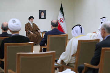 Emir of Qatar met with Imam Khamenei