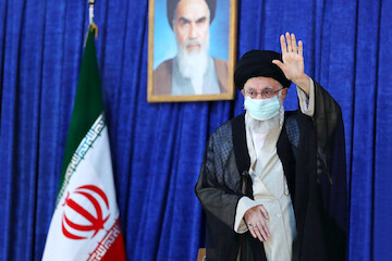 33rd anniv._Imam Khomeini-head 1-01