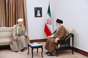 Imam Khamenei met with Sultan of Oman