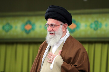 Imam Khamenei met with the elegists and eulogists