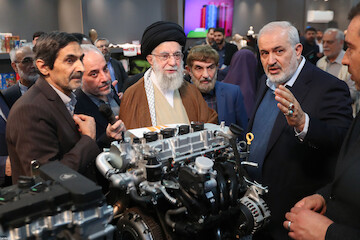 Imam Khamenei visiting exhibition of Iranian products and speaking with producers