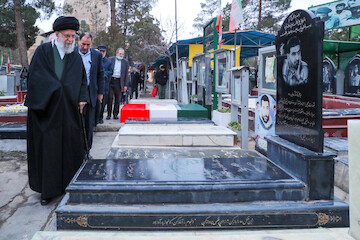 Leader paid homage to the founder of the Islamic Republic and martyrs of the Revolution