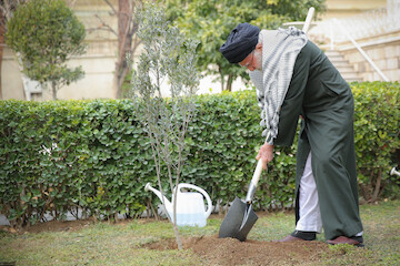 Imam Khamenei planted tree saplings on National Tree Planting Day