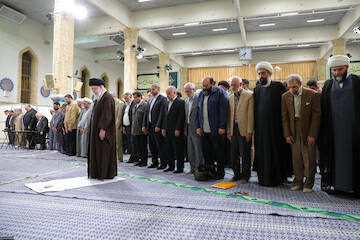 Imam Khamenei meets with poets