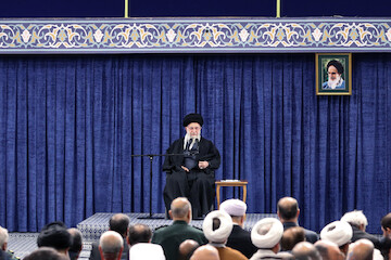 Imam Khamenei met with the country's officials