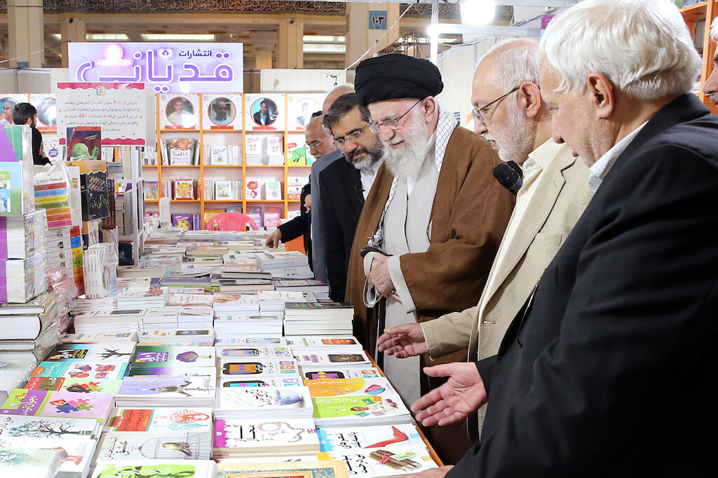 Imam Khamenei visited 35th Tehran Intl. Book Fair