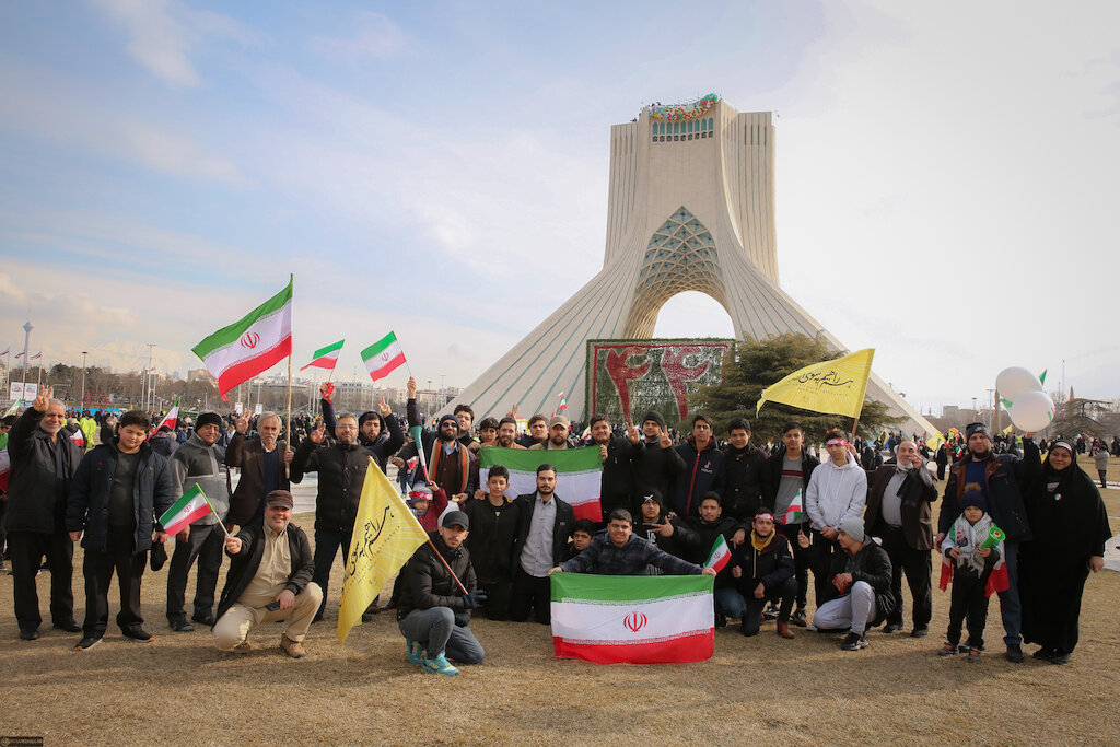 Khamenei.ir - An immense, enthusiastic turnout for the 22nd of Bahman ...